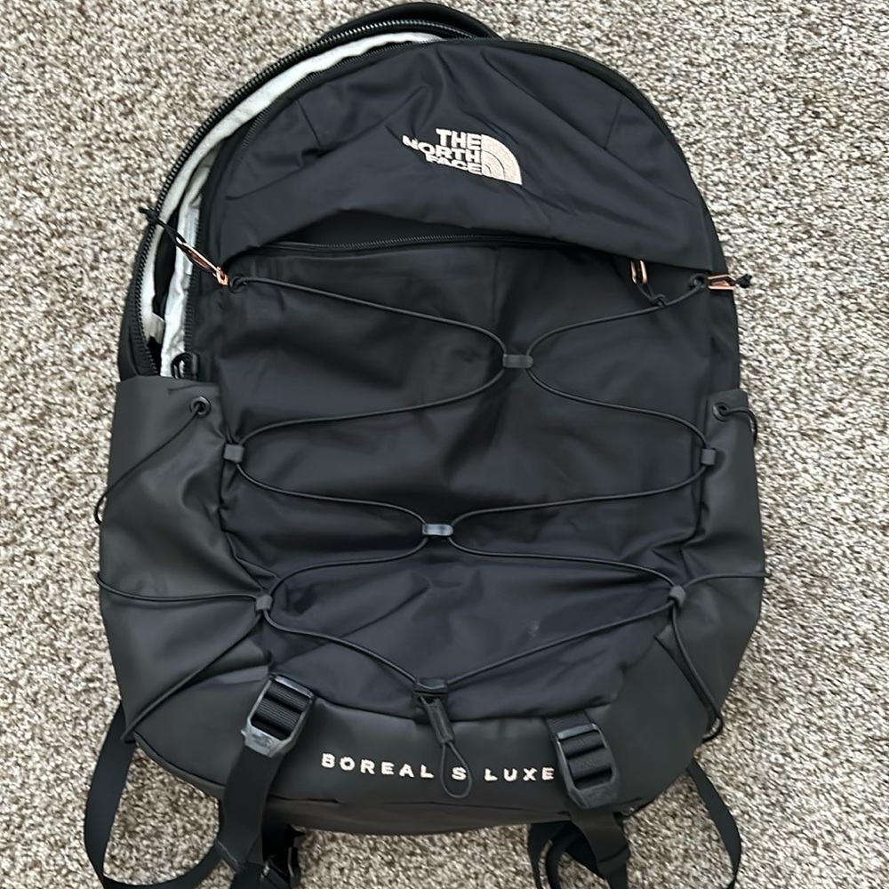 North face Borealis Luxe backpack women’s Black/metallic details